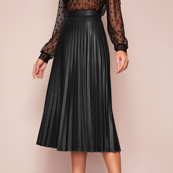 Black Vegan leather pleated accordion midi skirt - Picture 2 of 4